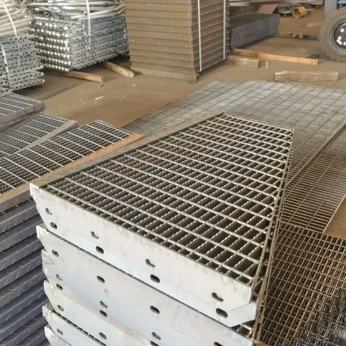 建筑用平臺鋼格板的防滑設計詳解