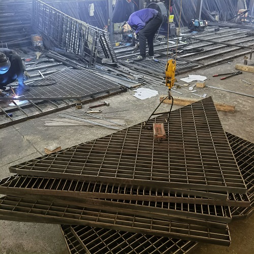 工程異形鋼格板專(zhuān)為環(huán)保設(shè)計(jì)