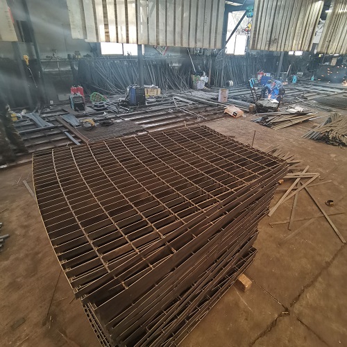 石化行業(yè)鋼格板防火方案：阻燃涂層如何選擇？