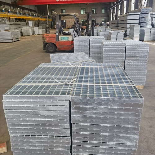 鋼格板表面處理方式對比：噴漆、鍍鋅、不銹鋼哪種更耐用？