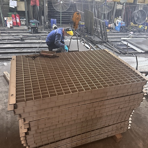 鋼格柵板在臨時(shí)工程中的靈活應(yīng)用