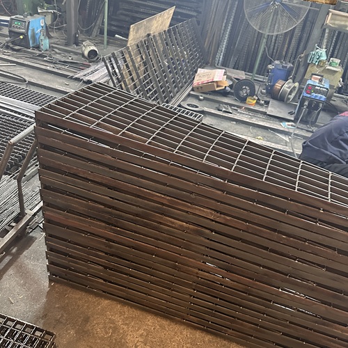 鋼格柵板尺寸定制需要注意哪些細節